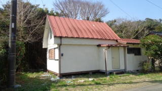 B008