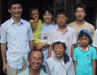 ������̉Ƒ��ƁA�q���N